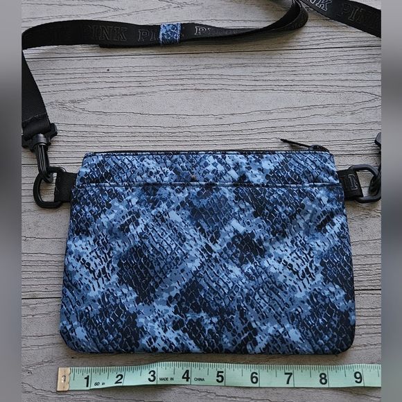 PINK VICTORIA'S SECRET ADJUSTABLE CROSSBODY WORKOUT SHOULDER BAG. BLUE CROCODILE - Picture 9 of 11
